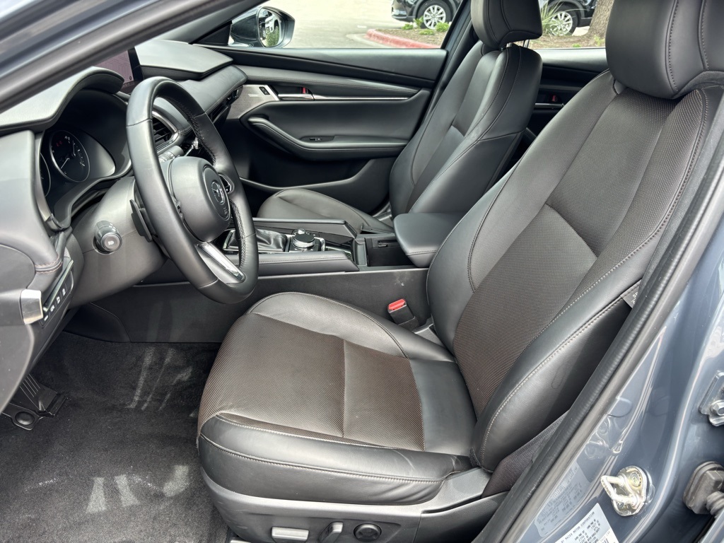 Vehicle image 18 of 37