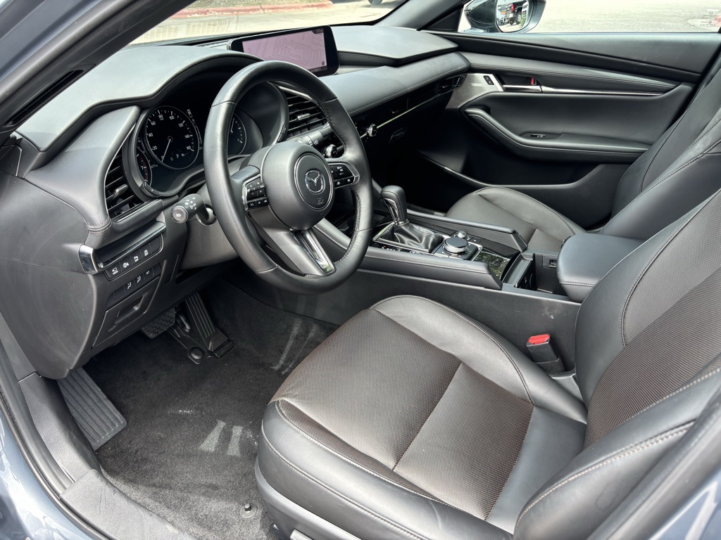Vehicle image 22 of 37