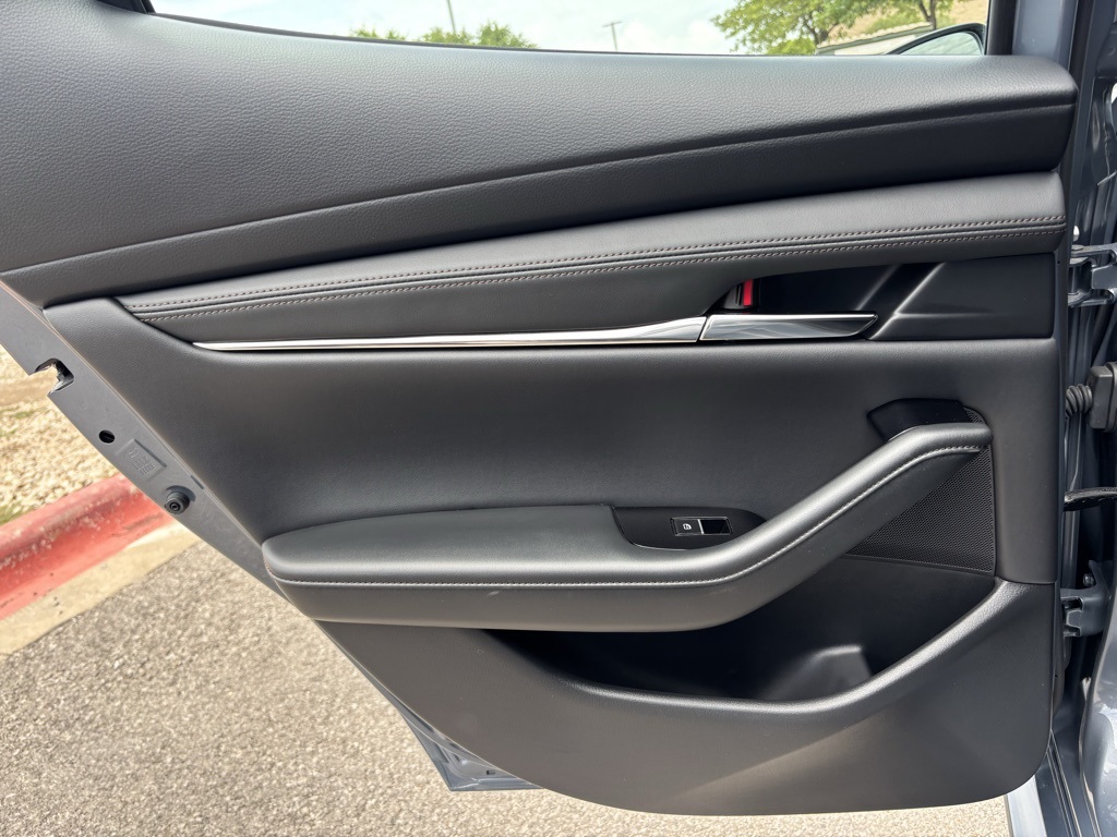 Vehicle image 28 of 37