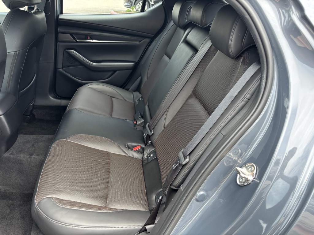 Vehicle image 19 of 37