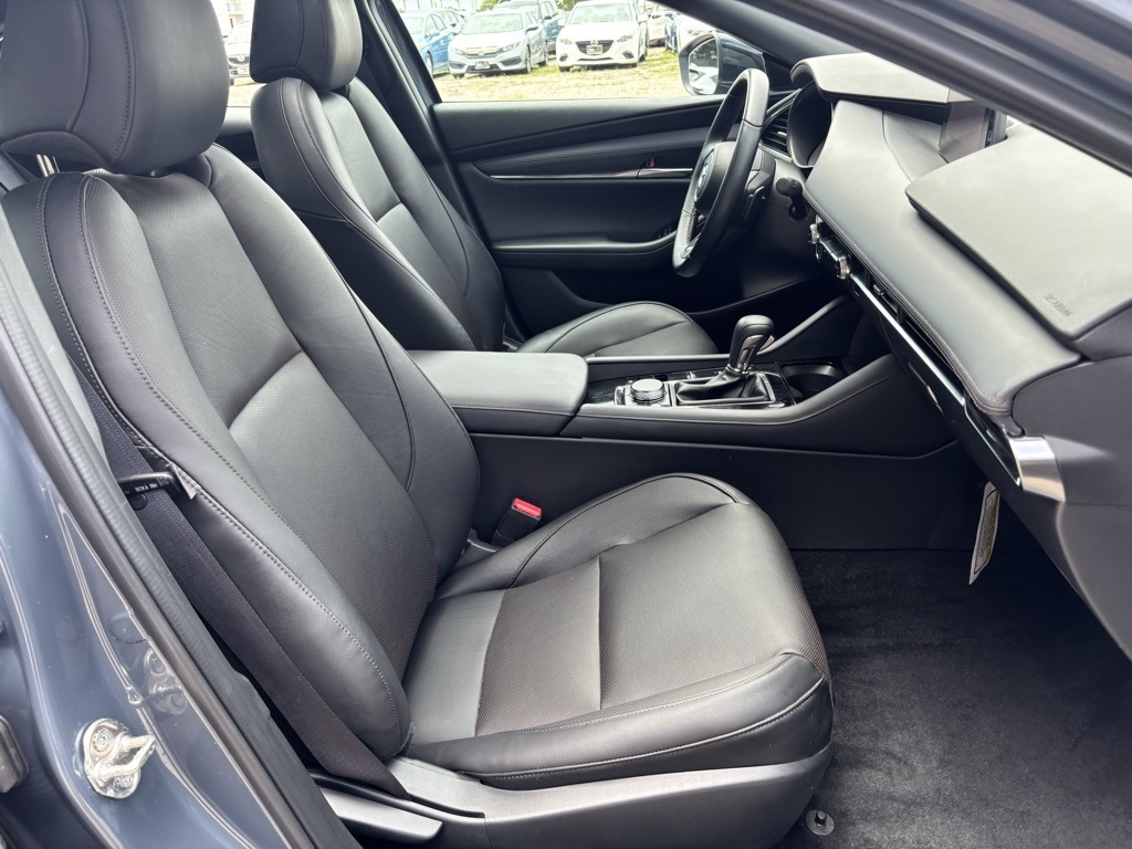 Vehicle image 16 of 37