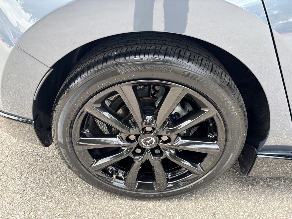 Vehicle image 10 of 37