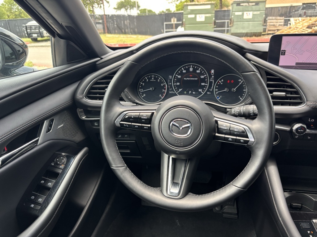 Vehicle image 21 of 37