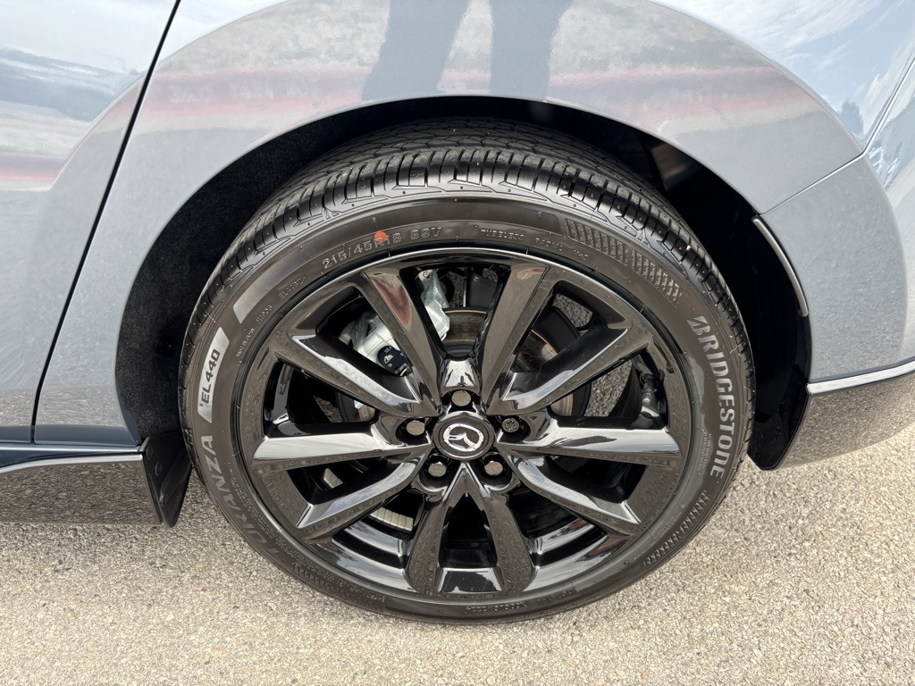 Vehicle image 9 of 37