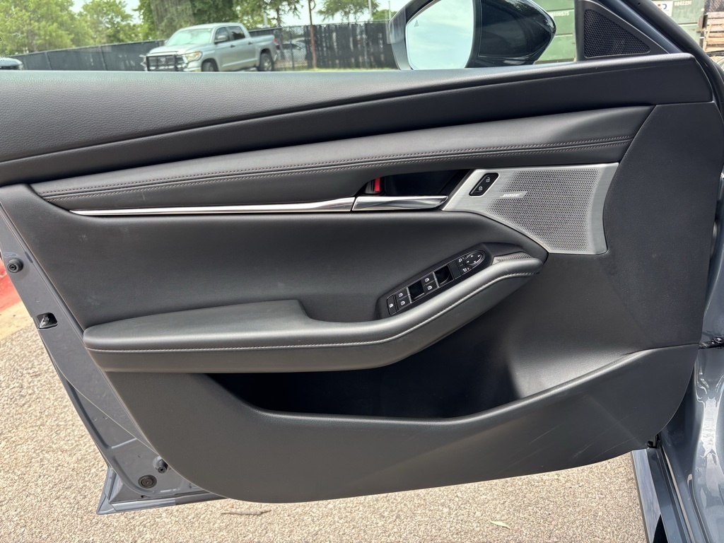Vehicle image 29 of 37