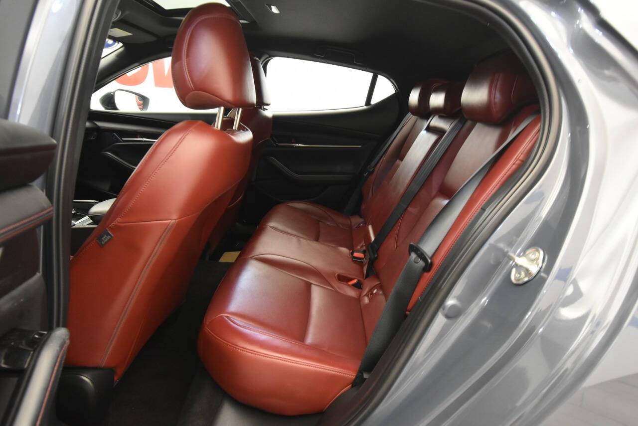 Vehicle image 13 of 33