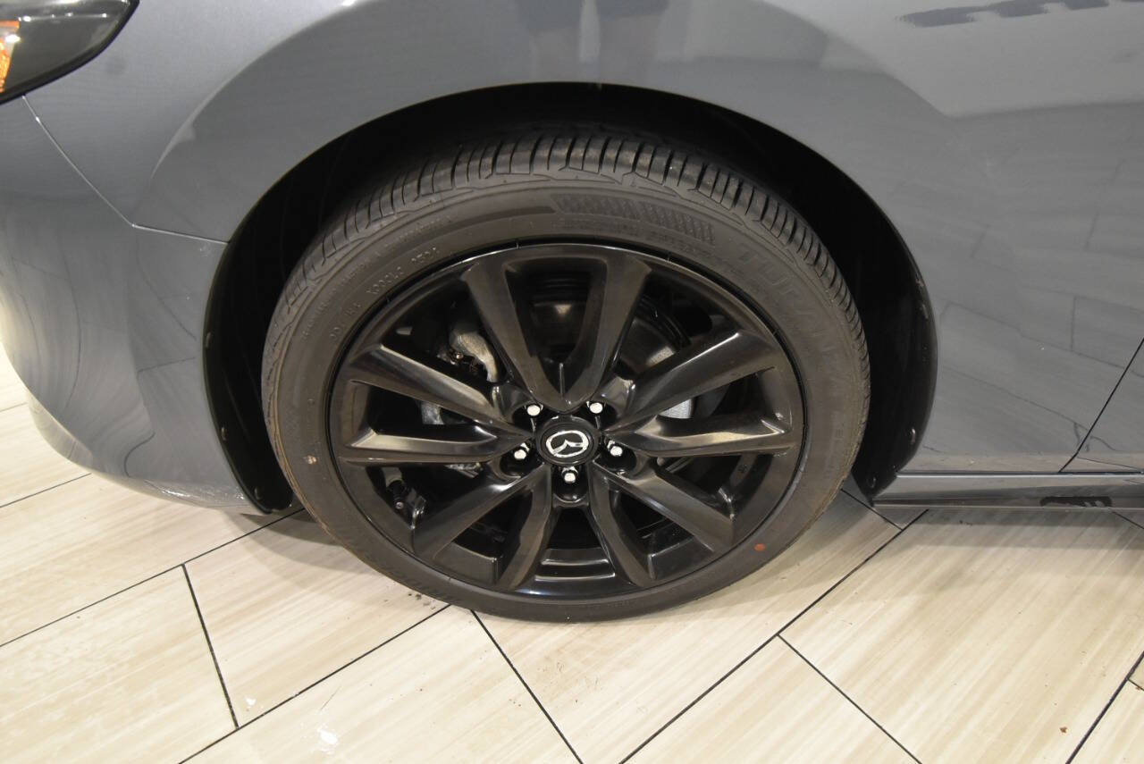 Vehicle image 8 of 33