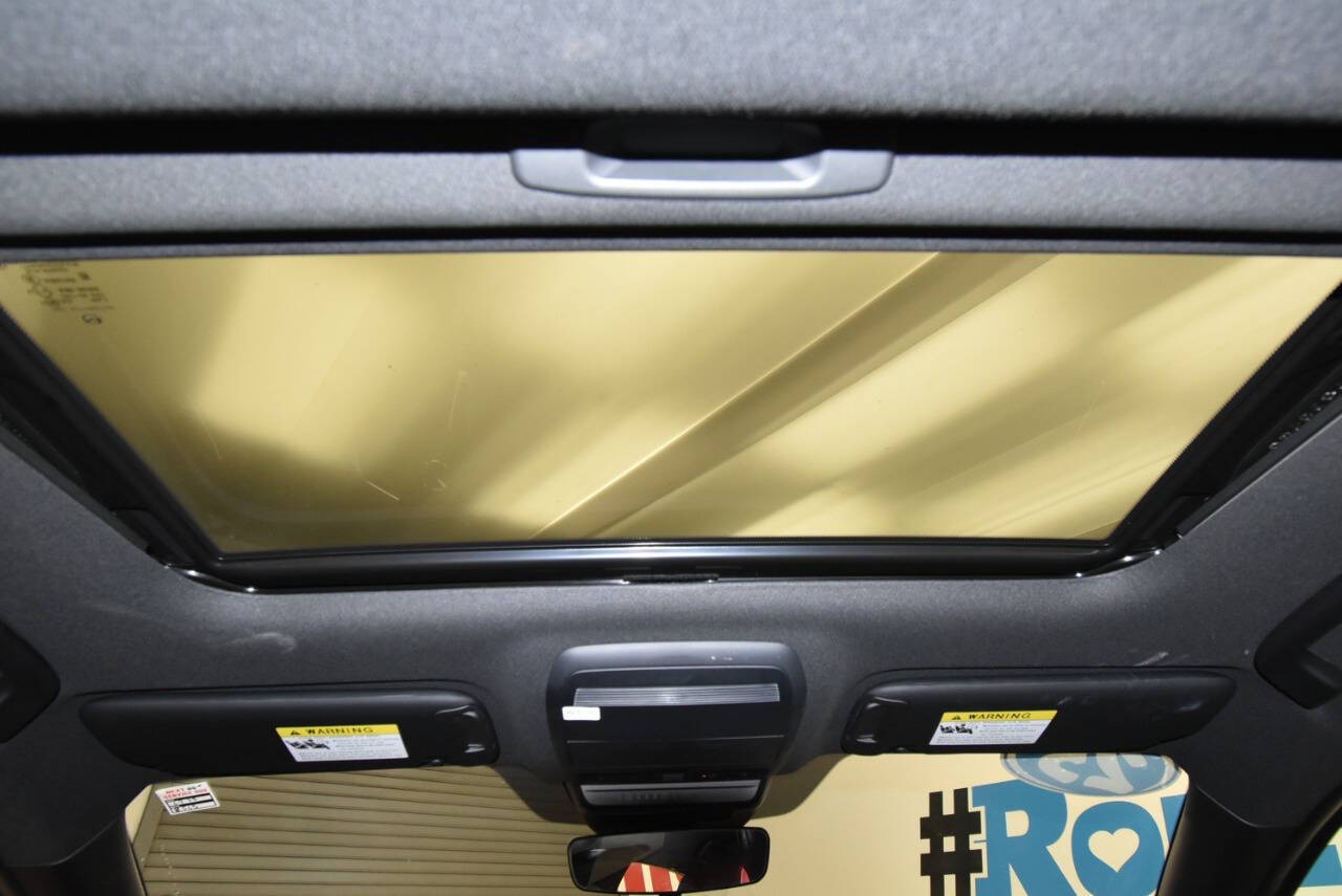 Vehicle image 16 of 33