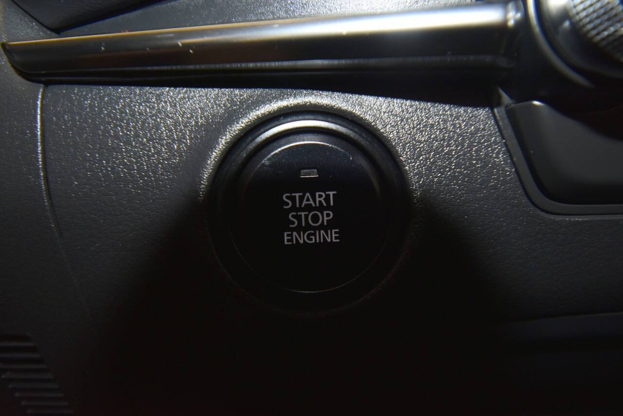 Vehicle image 21 of 33