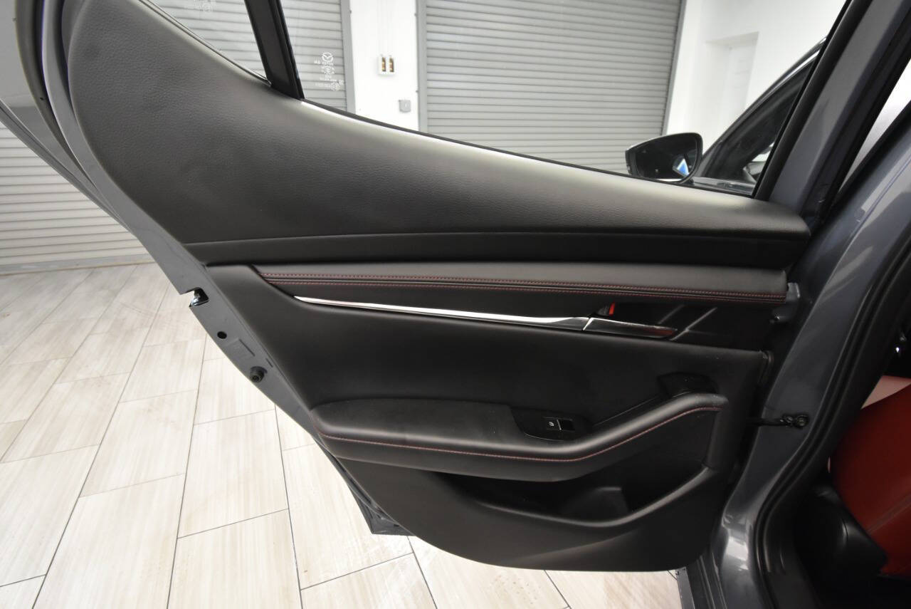 Vehicle image 20 of 33