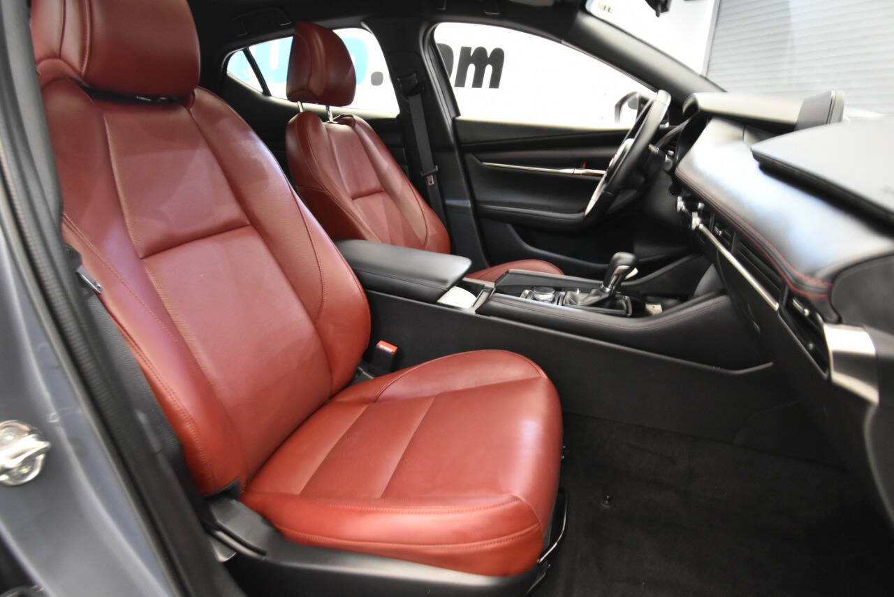 Vehicle image 12 of 33