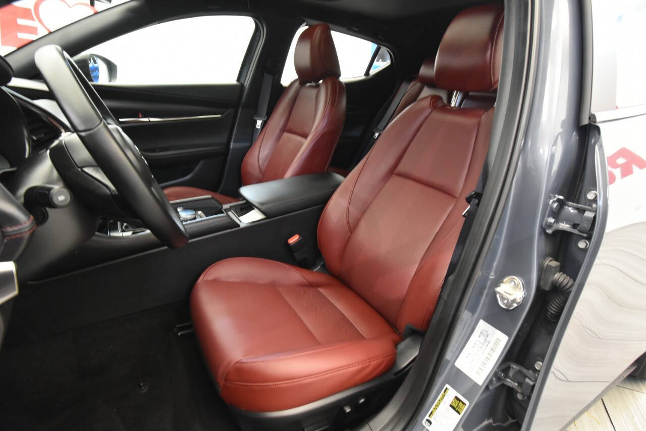 Vehicle image 10 of 33
