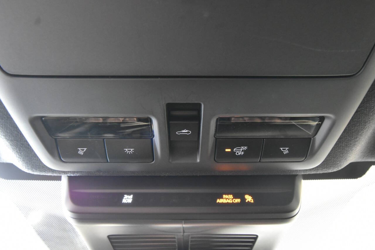Vehicle image 22 of 33