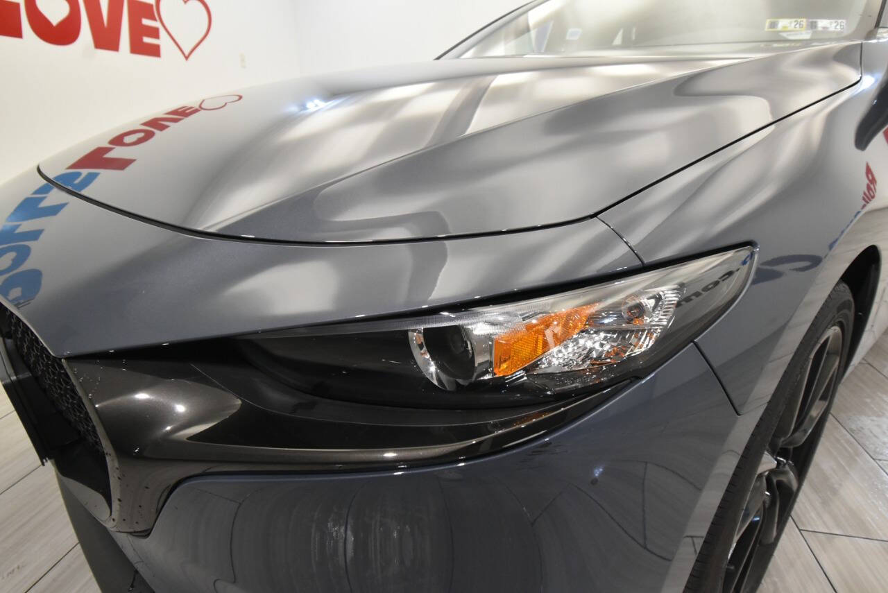 Vehicle image 28 of 33