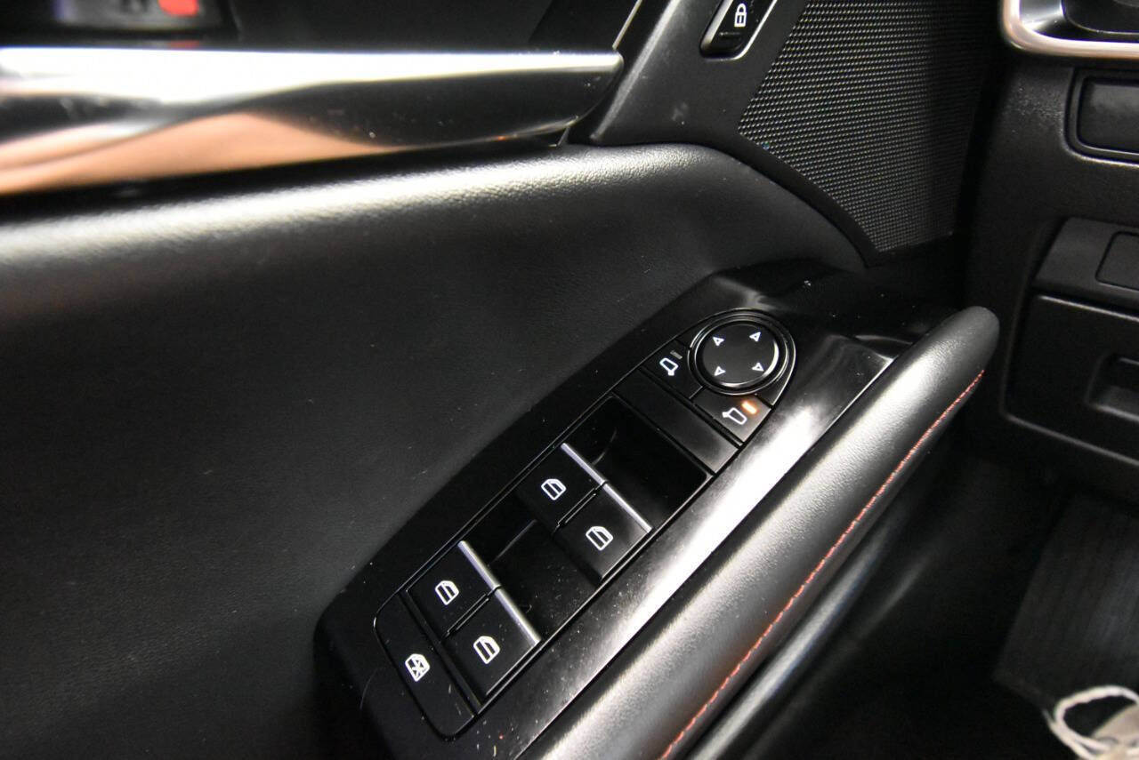 Vehicle image 26 of 33