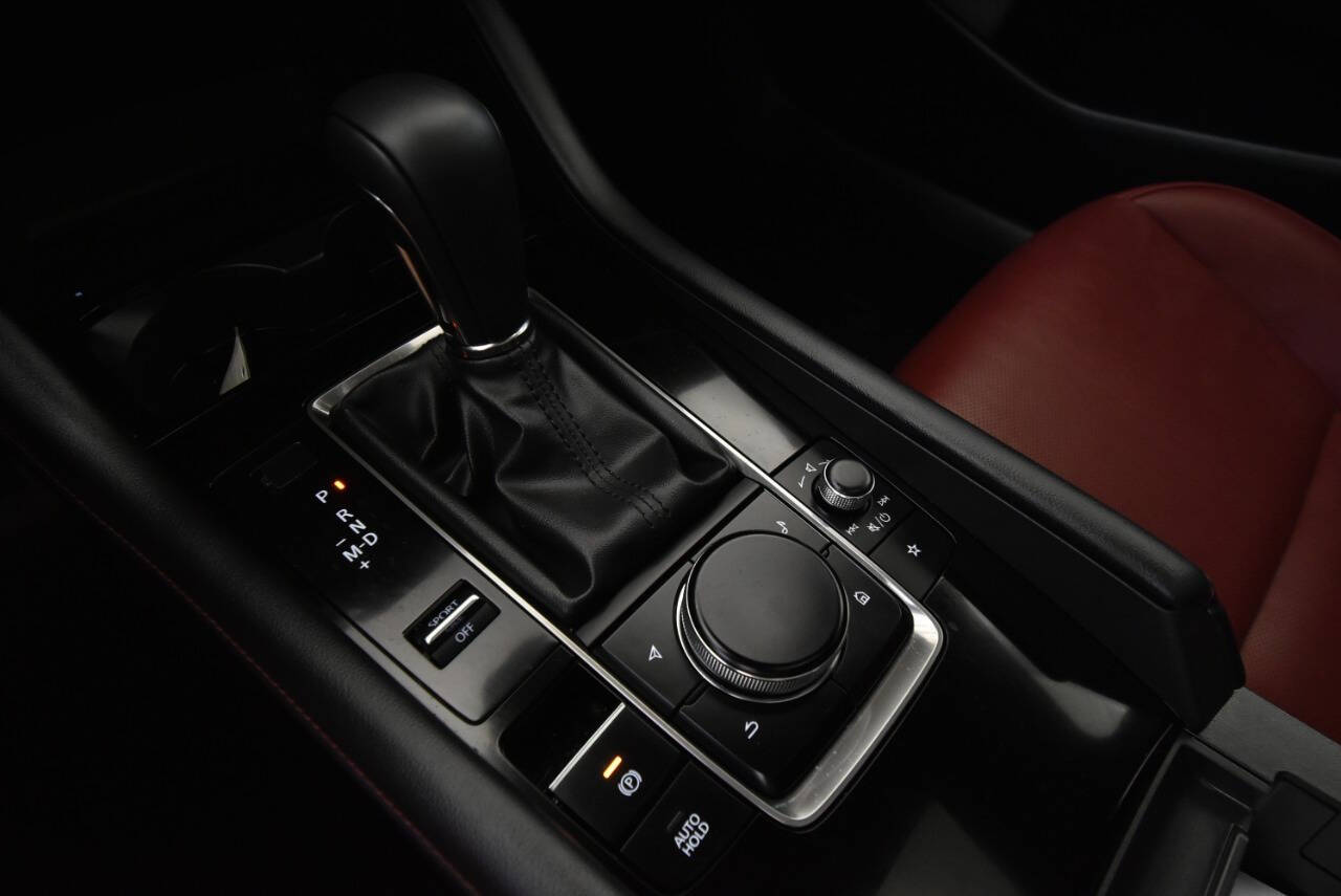 Vehicle image 18 of 33