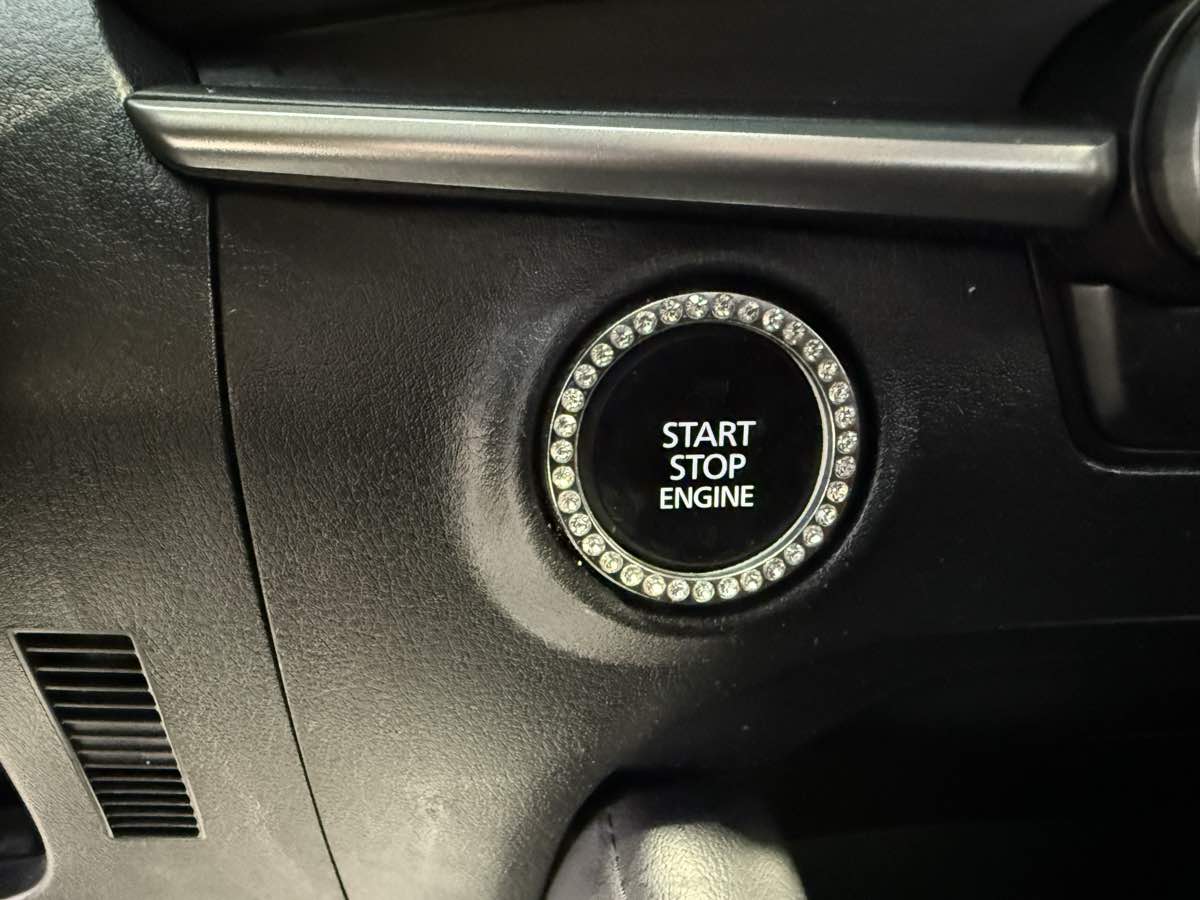 Vehicle image 36 of 52