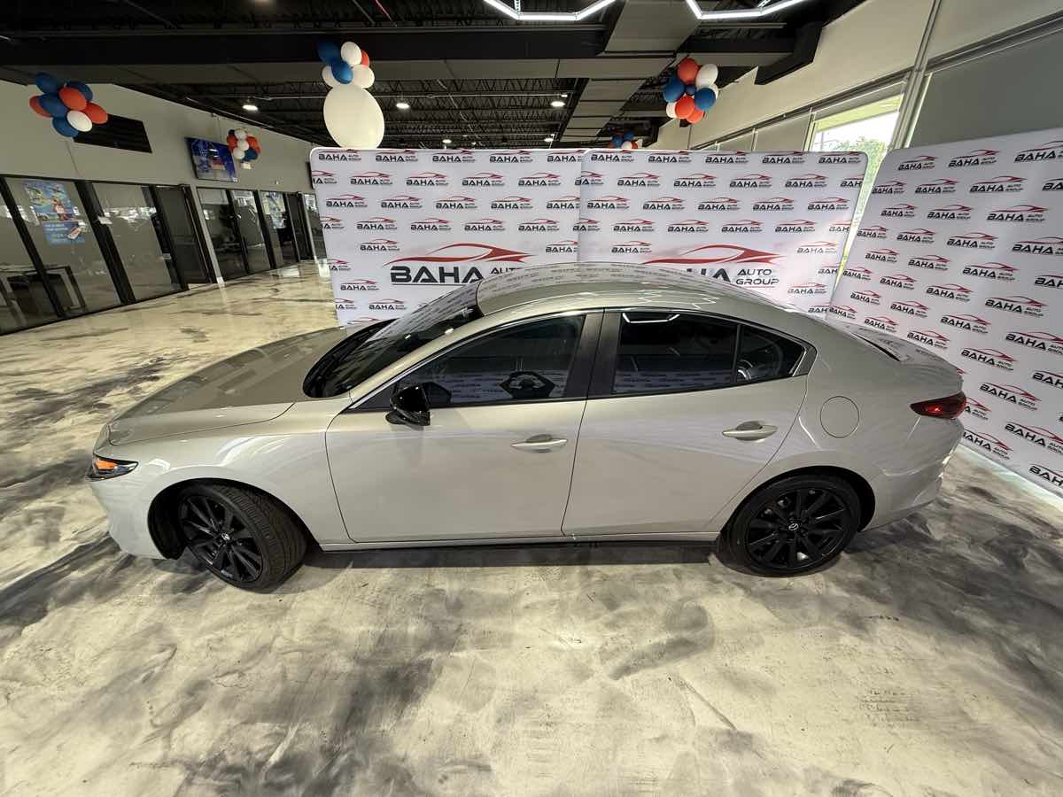 Vehicle image 13 of 52