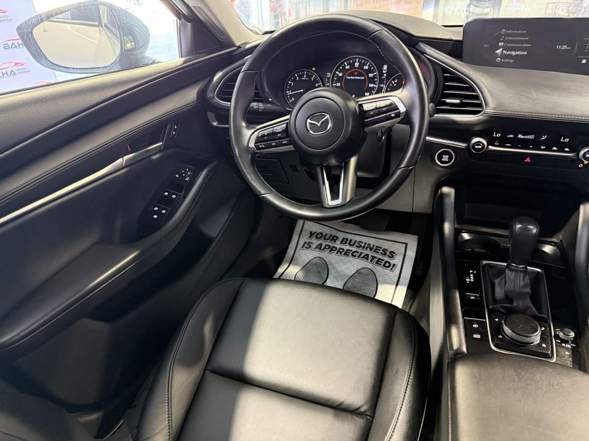 Vehicle image 27 of 52