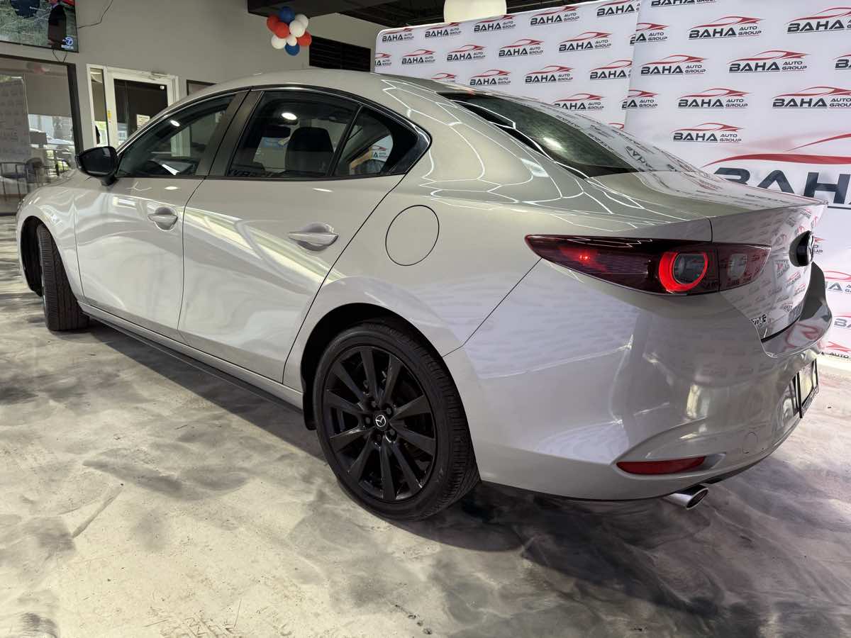 Vehicle image 12 of 52