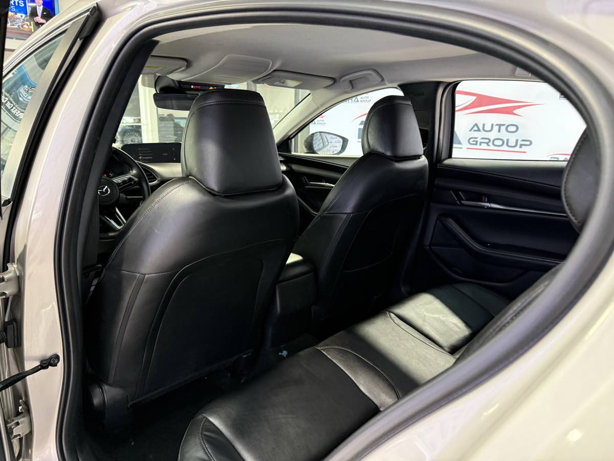 Vehicle image 22 of 52