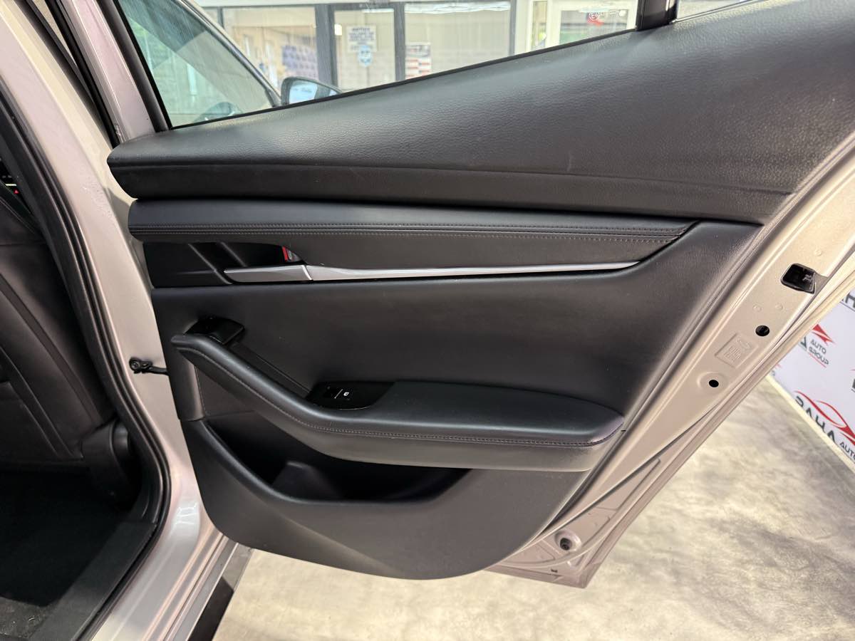 Vehicle image 41 of 52