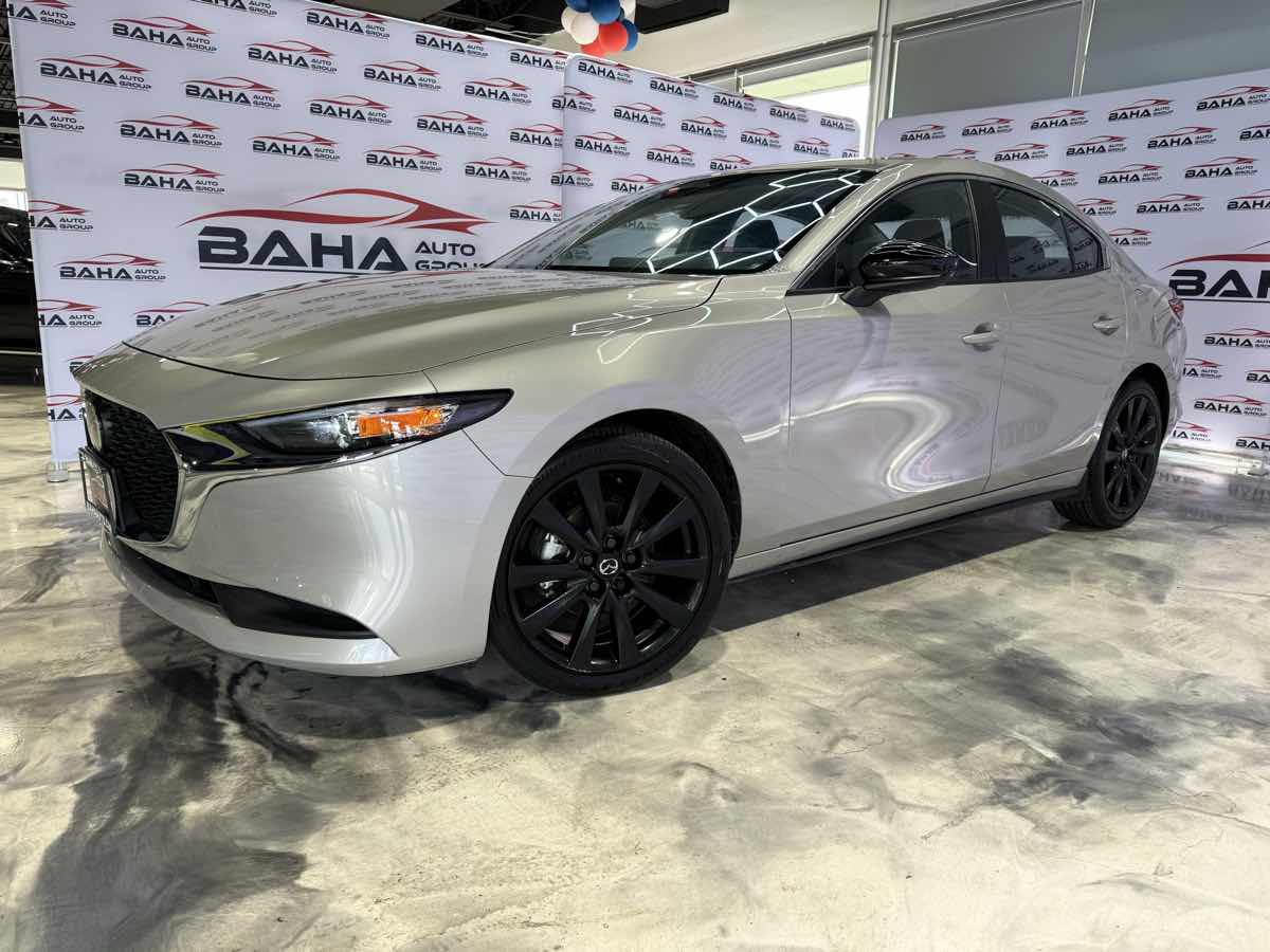 Vehicle image 4 of 52