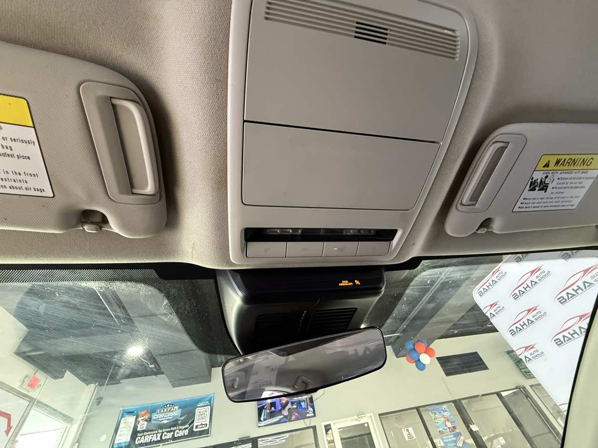 Vehicle image 49 of 52