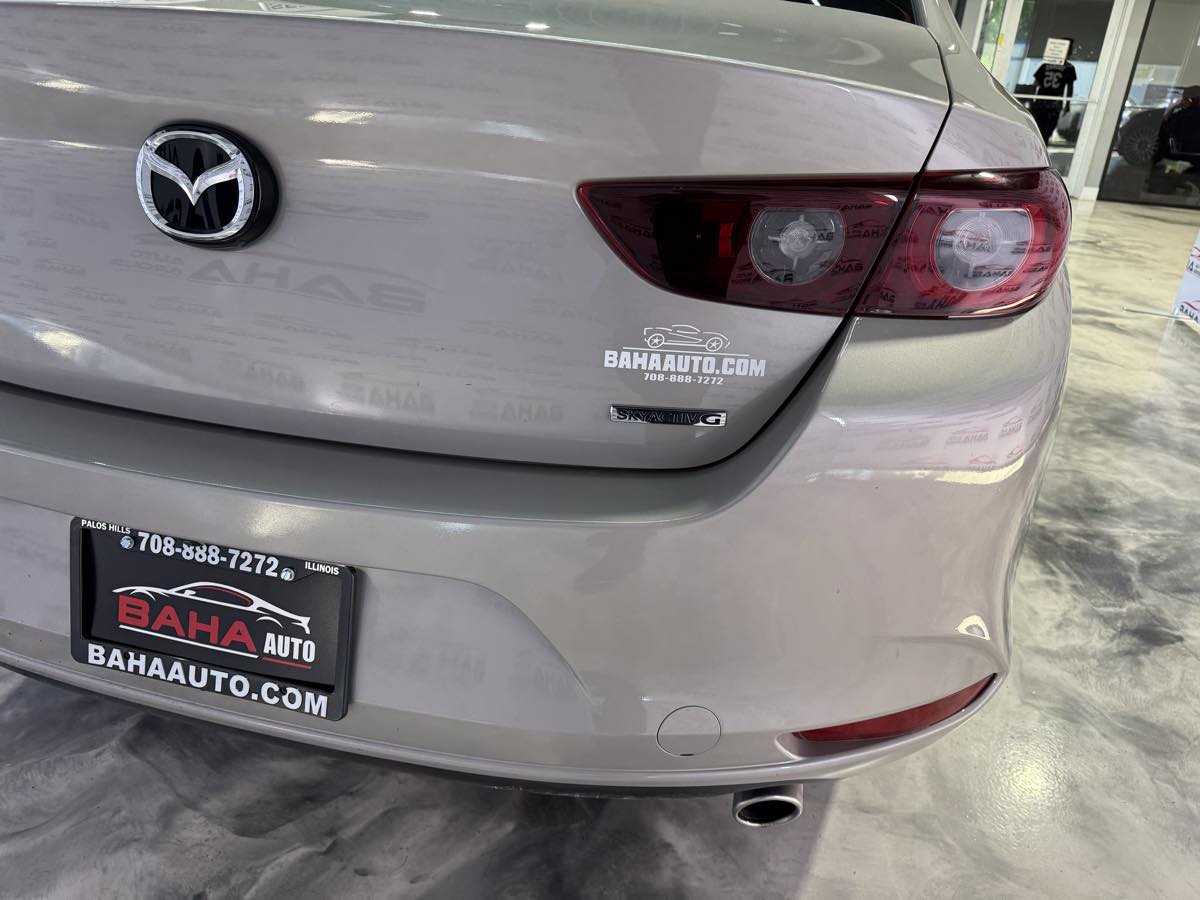 Vehicle image 43 of 52