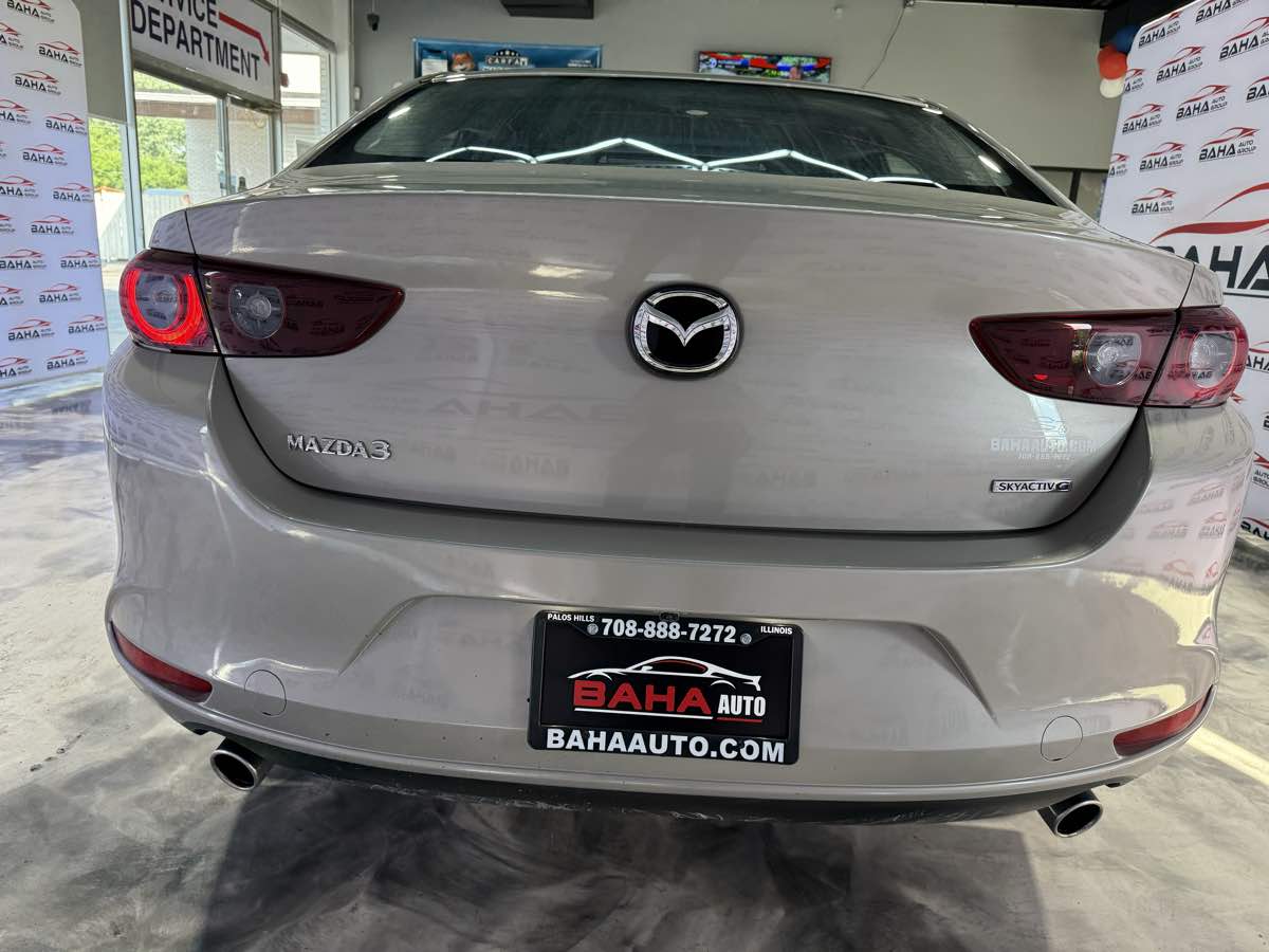 Vehicle image 11 of 52