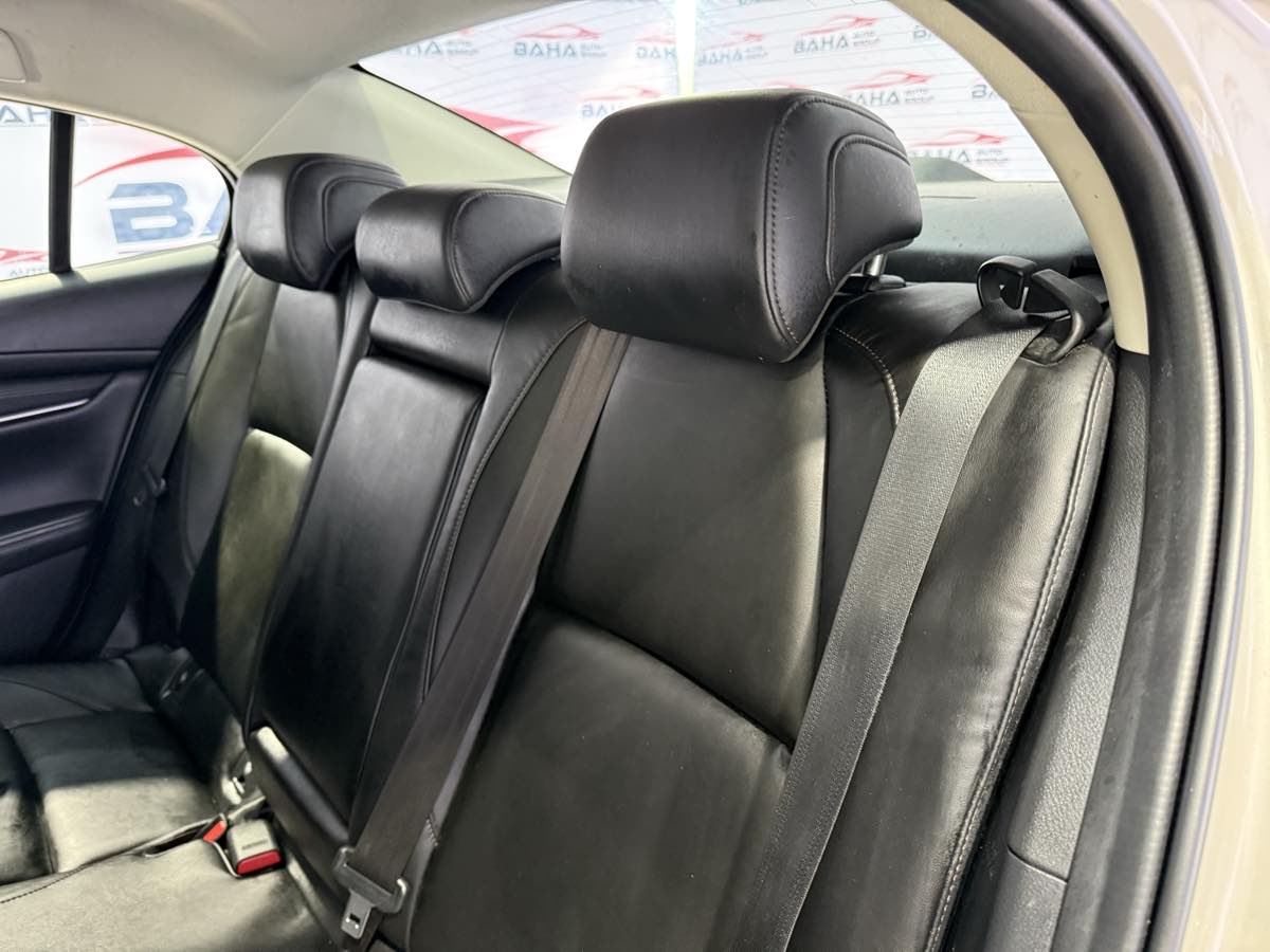 Vehicle image 17 of 52