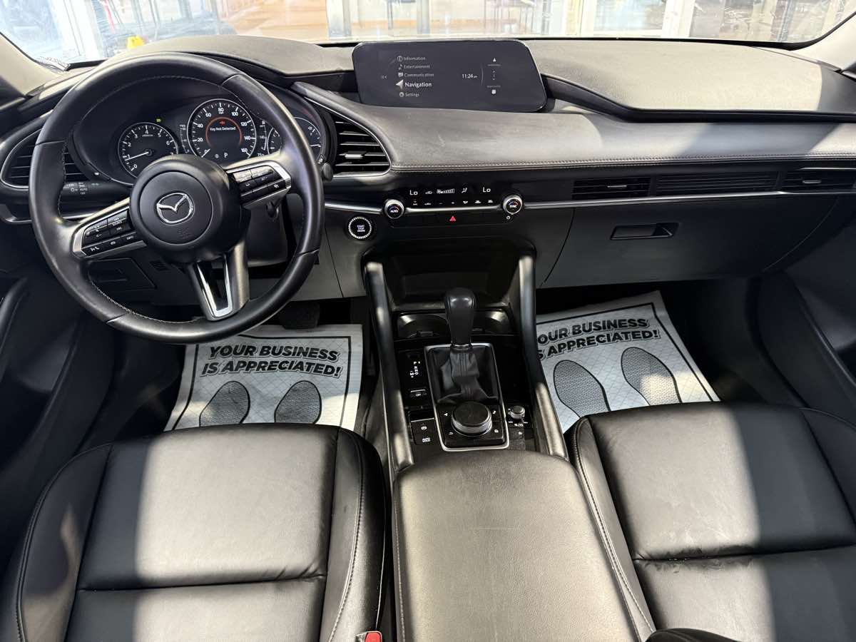 Vehicle image 25 of 52
