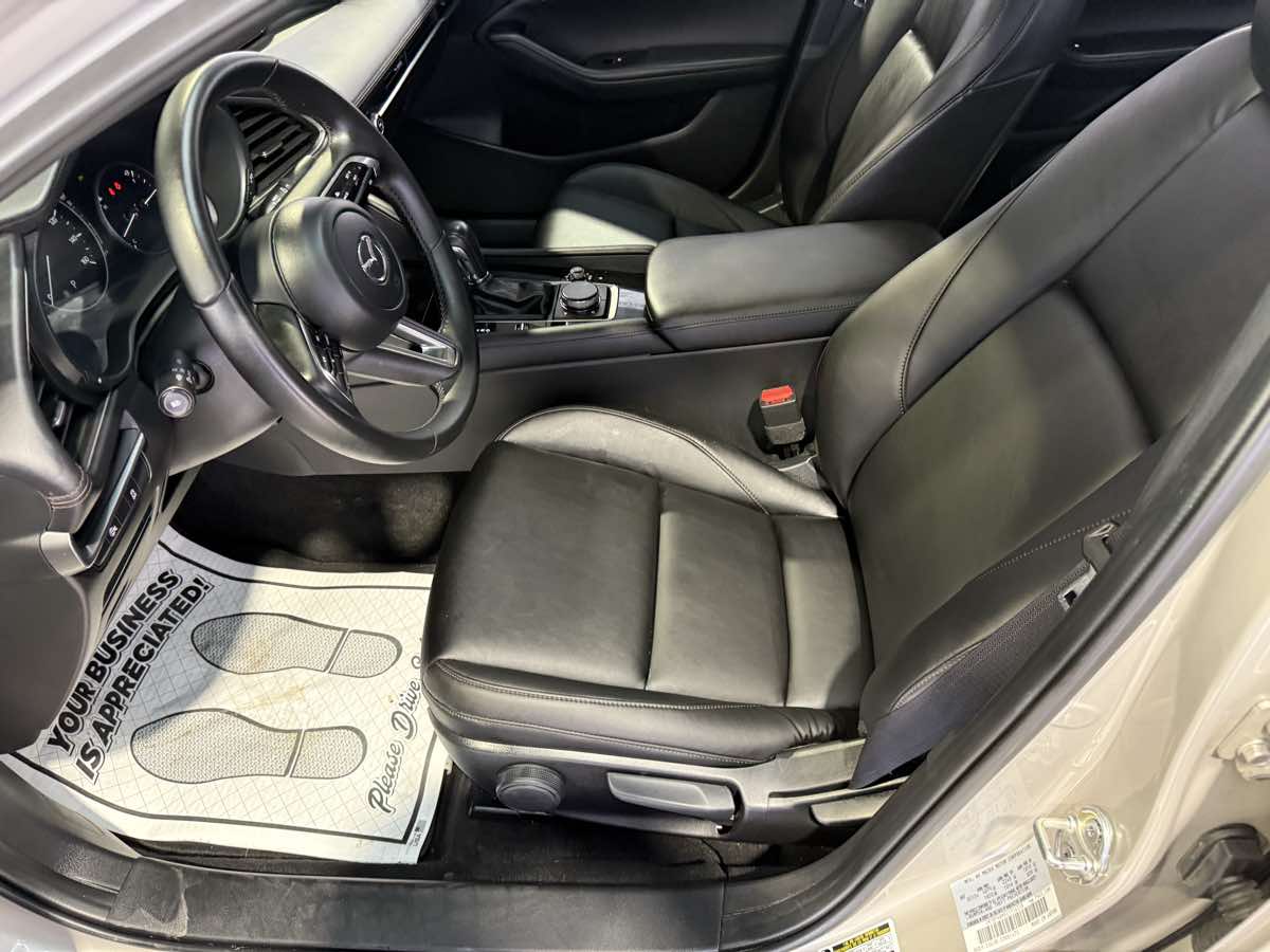 Vehicle image 24 of 52