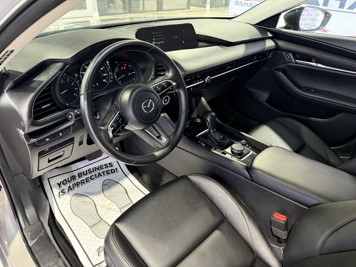 Vehicle image 26 of 52