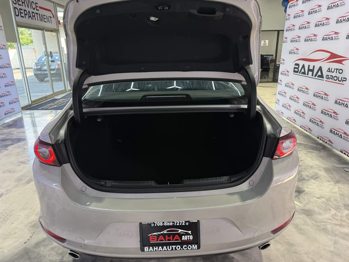 Vehicle image 16 of 52