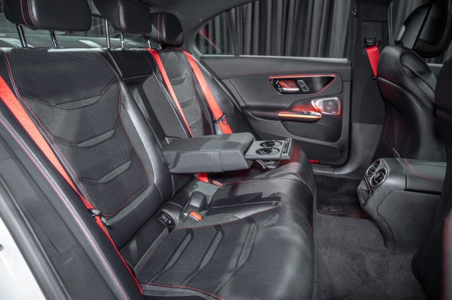 Vehicle image 14 of 25