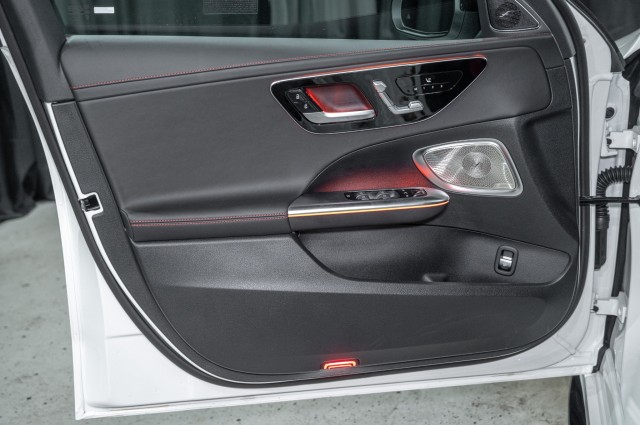 Vehicle image 11 of 25