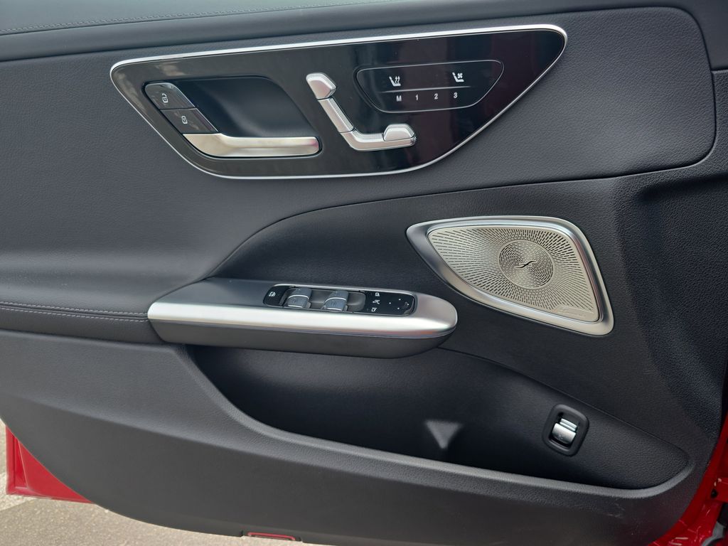 Vehicle image 27 of 37