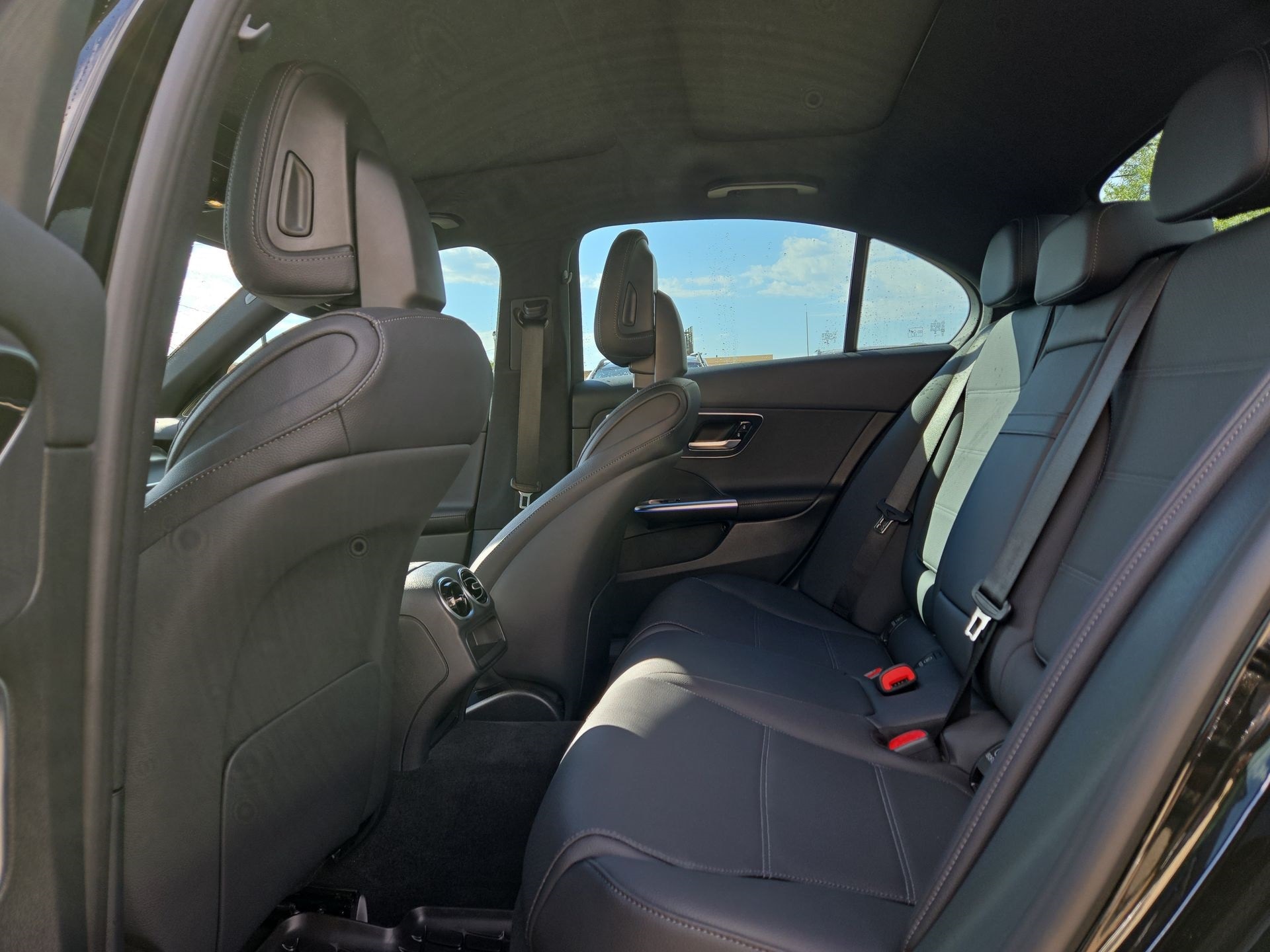 2025 Mercedes-Benz C-Class 300 Image 13 of 22