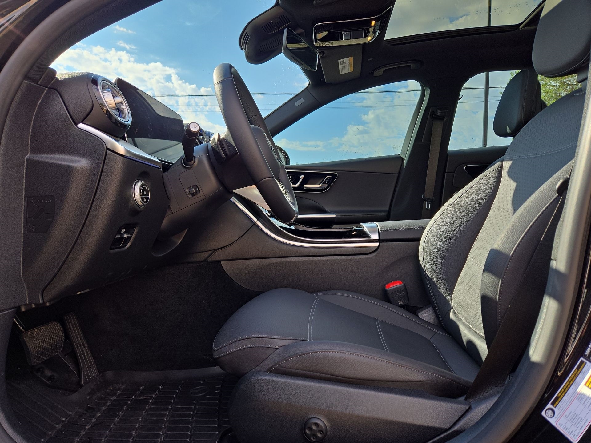 2025 Mercedes-Benz C-Class 300 Image 14 of 22