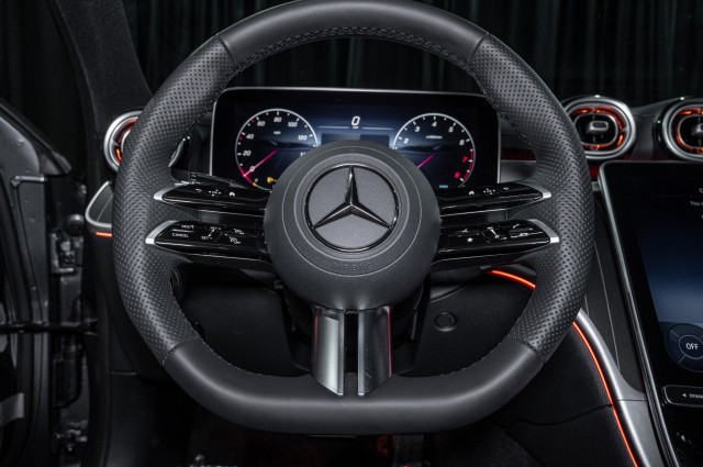 Vehicle image 21 of 23