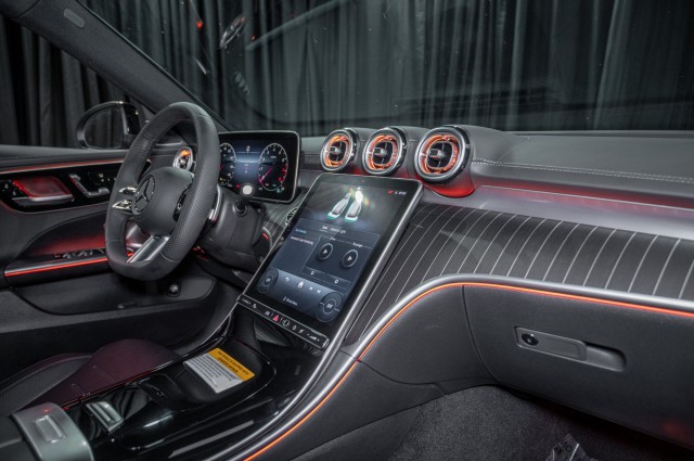 Vehicle image 15 of 23