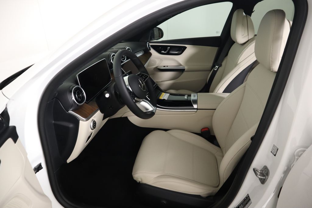 Vehicle image 20 of 33