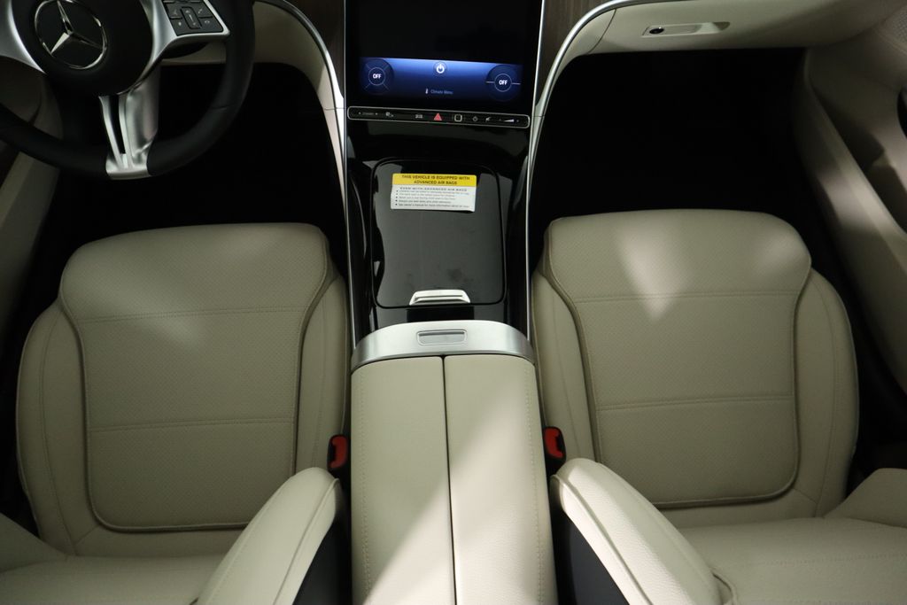 Vehicle image 17 of 33