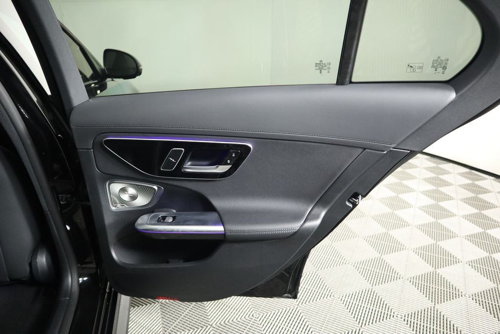 Vehicle image 29 of 34