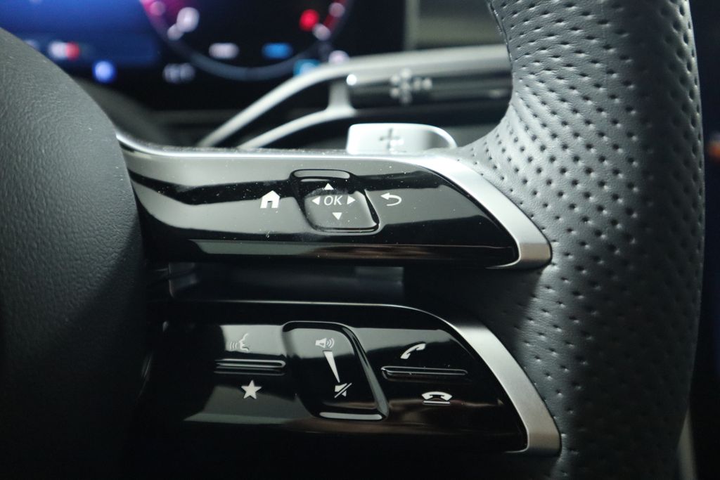 Vehicle image 13 of 34