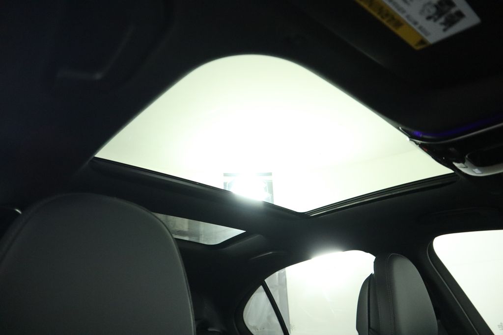 Vehicle image 20 of 34