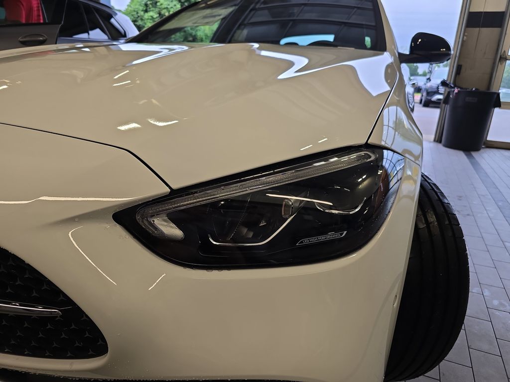 Vehicle image 33 of 38