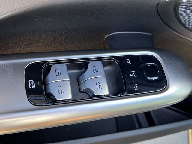 Vehicle image 13 of 37