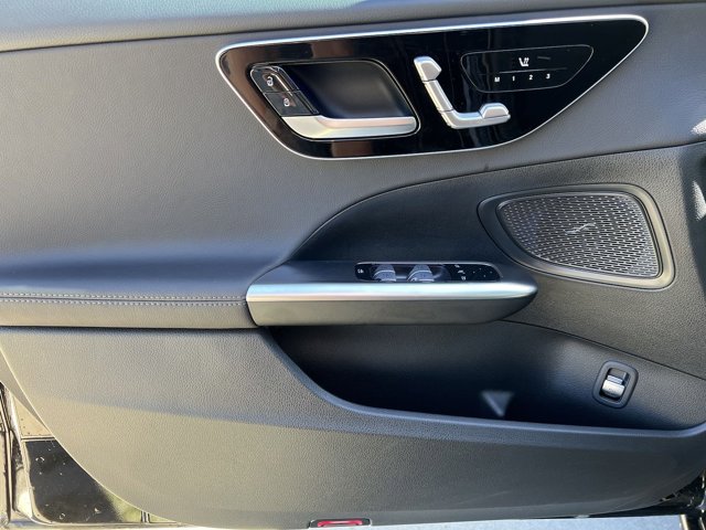 Vehicle image 12 of 37